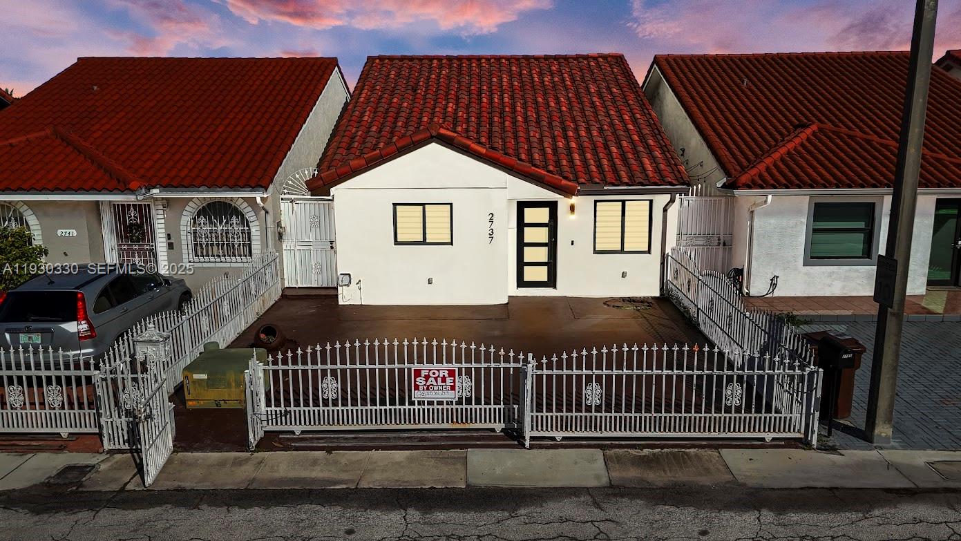 View photos, virtual tours, details... 2737 W 55th Pl