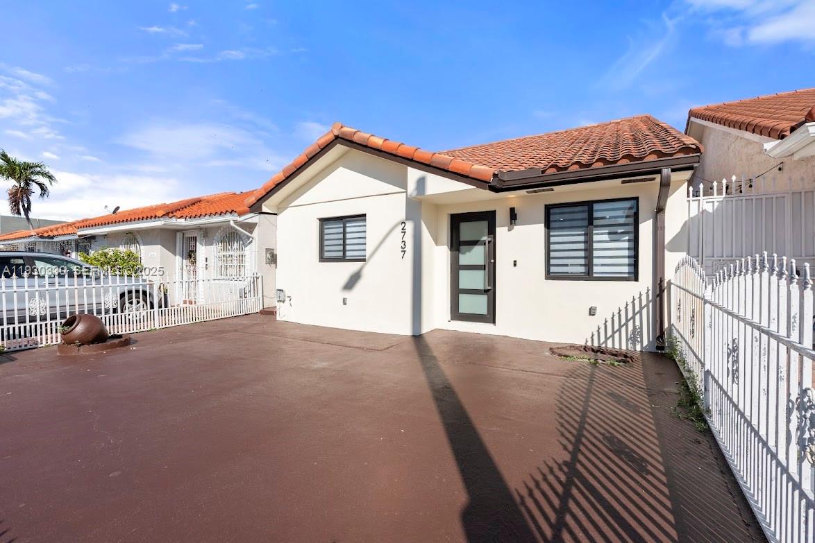 ALAMEDA BY THE LAKE - Residential