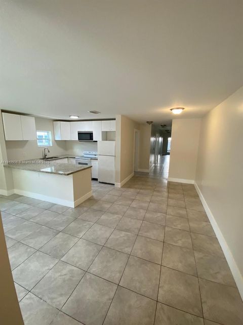5447 NW 5th Ct Miami FL 33127