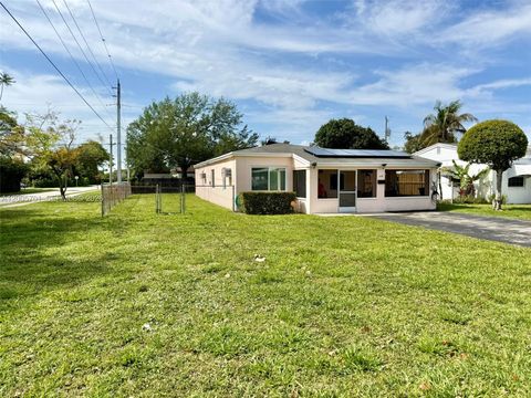 1698 NE 177th St North Miami Beach FL 33162