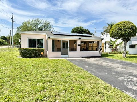 Tiny photo for 1698 NE 177th St, North Miami Beach, FL 33162 (MLS # A12005701)