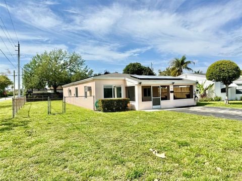 Tiny photo for 1698 NE 177th St, North Miami Beach, FL 33162 (MLS # A12005701)