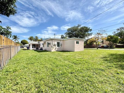 Tiny photo for 1698 NE 177th St, North Miami Beach, FL 33162 (MLS # A12005701)