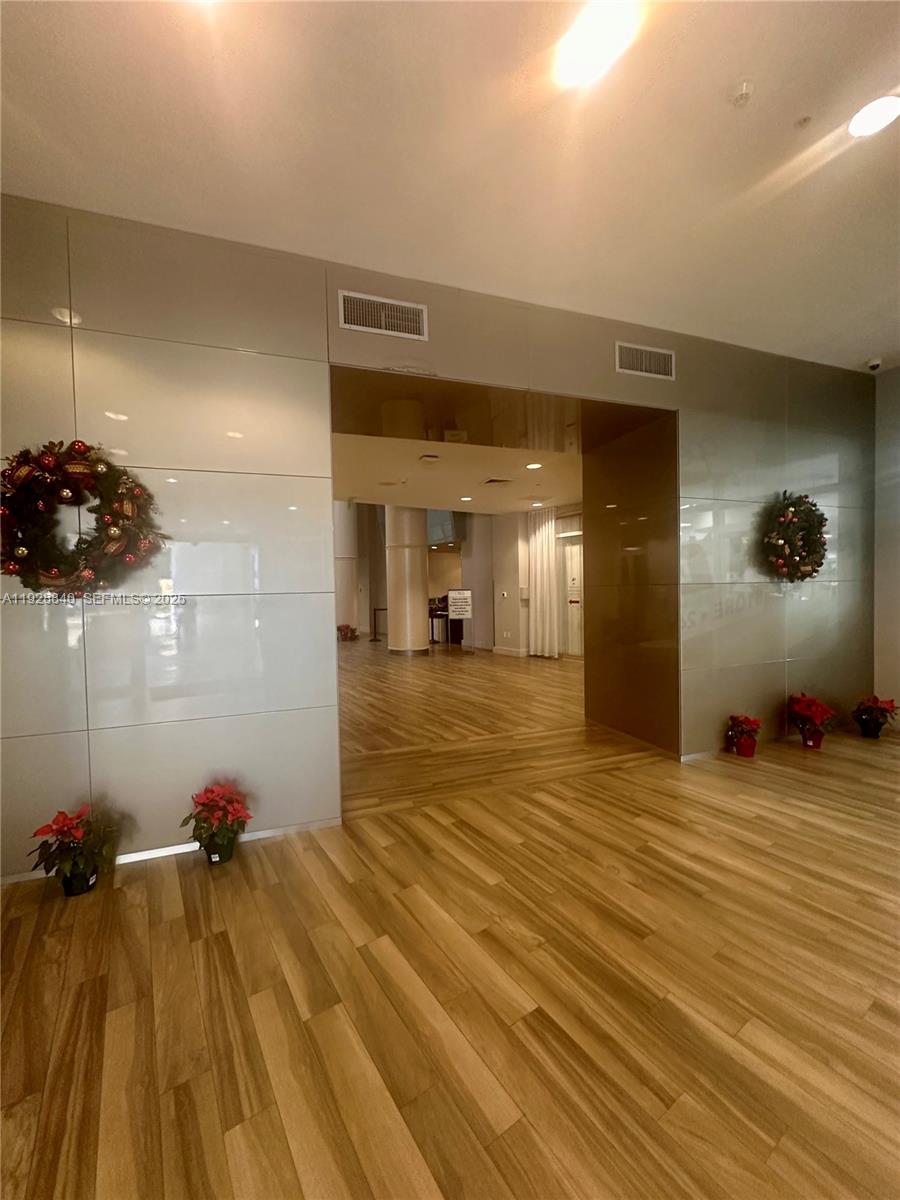 1750 N Bayshore Dr 1615