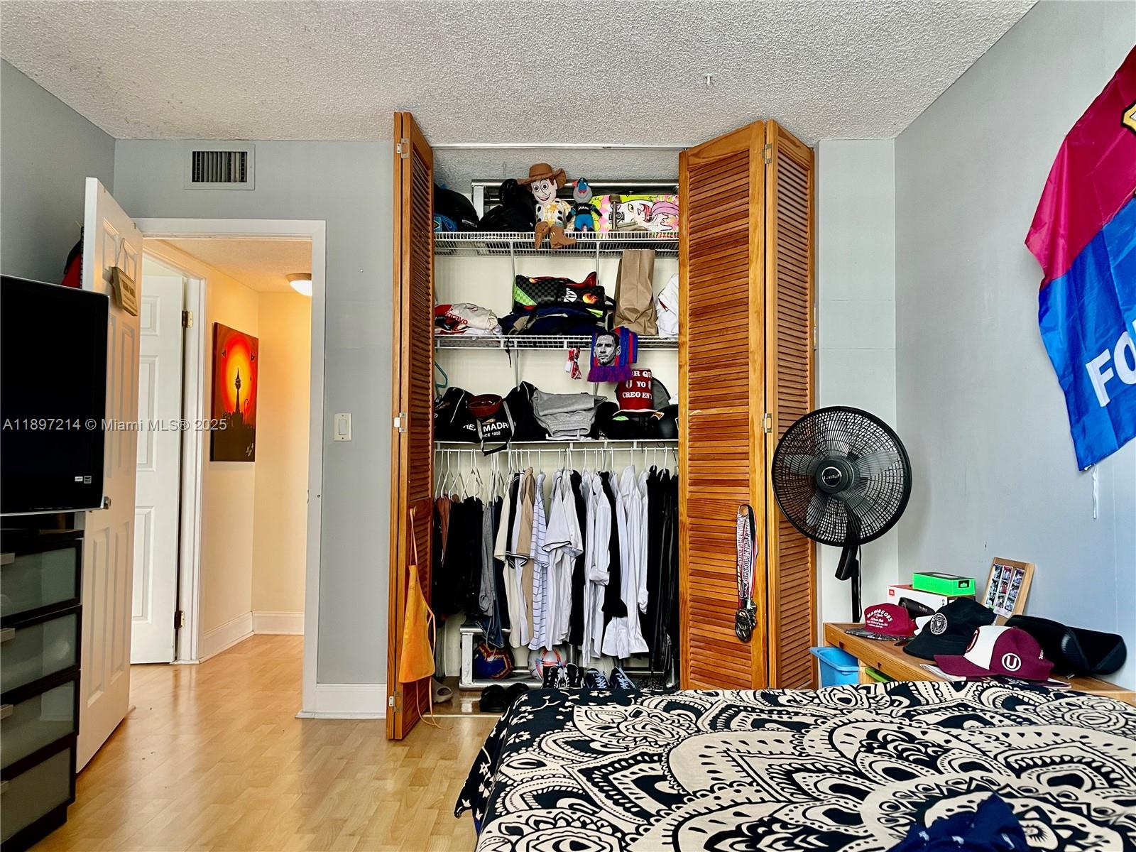COMMODORE PLAZA CONDO - Residential