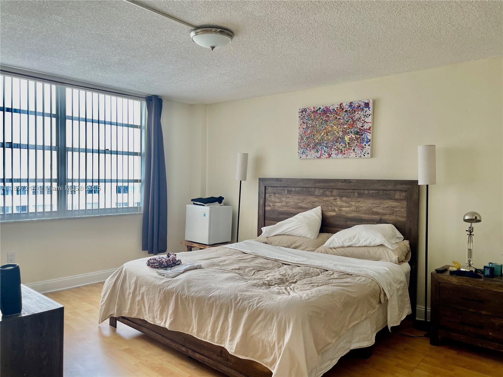 COMMODORE PLAZA CONDO - Residential