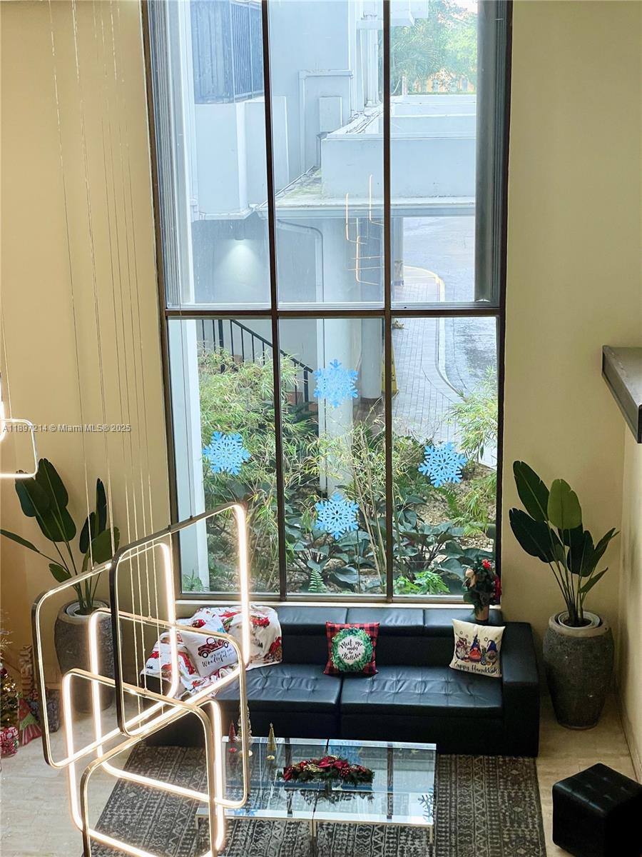 COMMODORE PLAZA CONDO - Residential