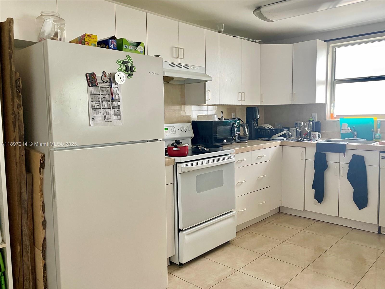 COMMODORE PLAZA CONDO - Residential