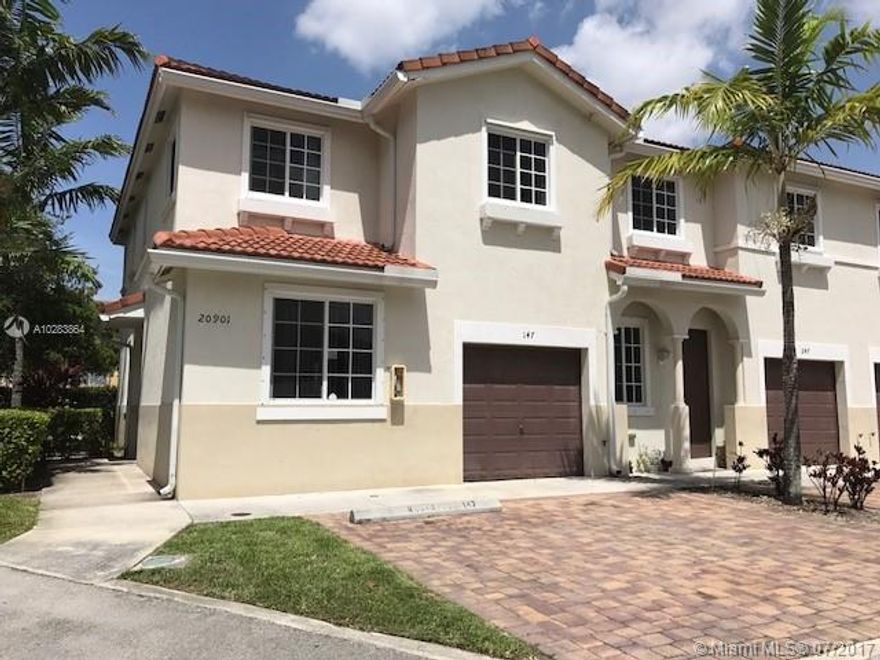 Rare opportunity Corner-Townhome located in Majorca Isles. 4 Beds, 3 Baths & 1 Car Garage. Tiled and laminated wood floors throughout. Spacious master room with vaulted ceiling and walk-in closets. Master Bath has Roman tub, separate shower and dual sinks. Kitchen features Granite counter tops, black appliances and breakfast area.
3 exterior and 1 interior security cameras included. Just bring your DVR. Great location, near highways, shopping and dining. Move in Ready!