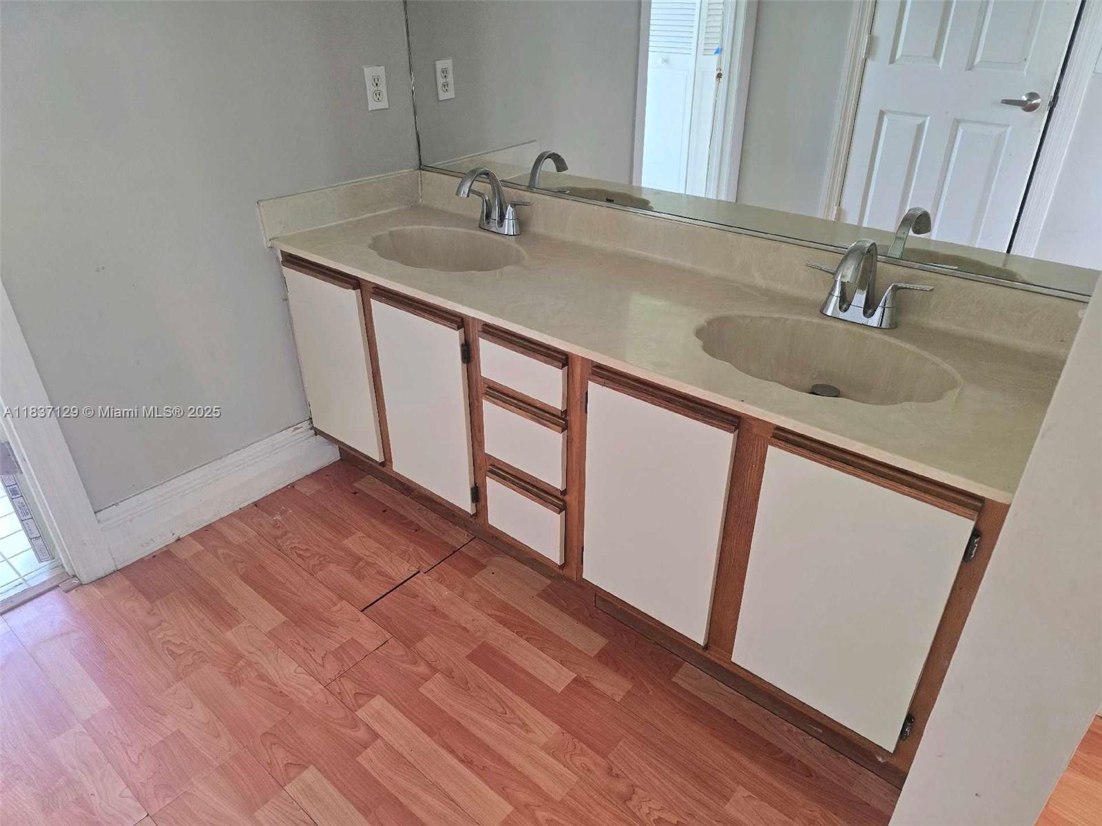 1744 SE Berkshire Blvd, Port St Lucie, FL, 34952/$364,000 4 1744 SE Berkshire Blvd