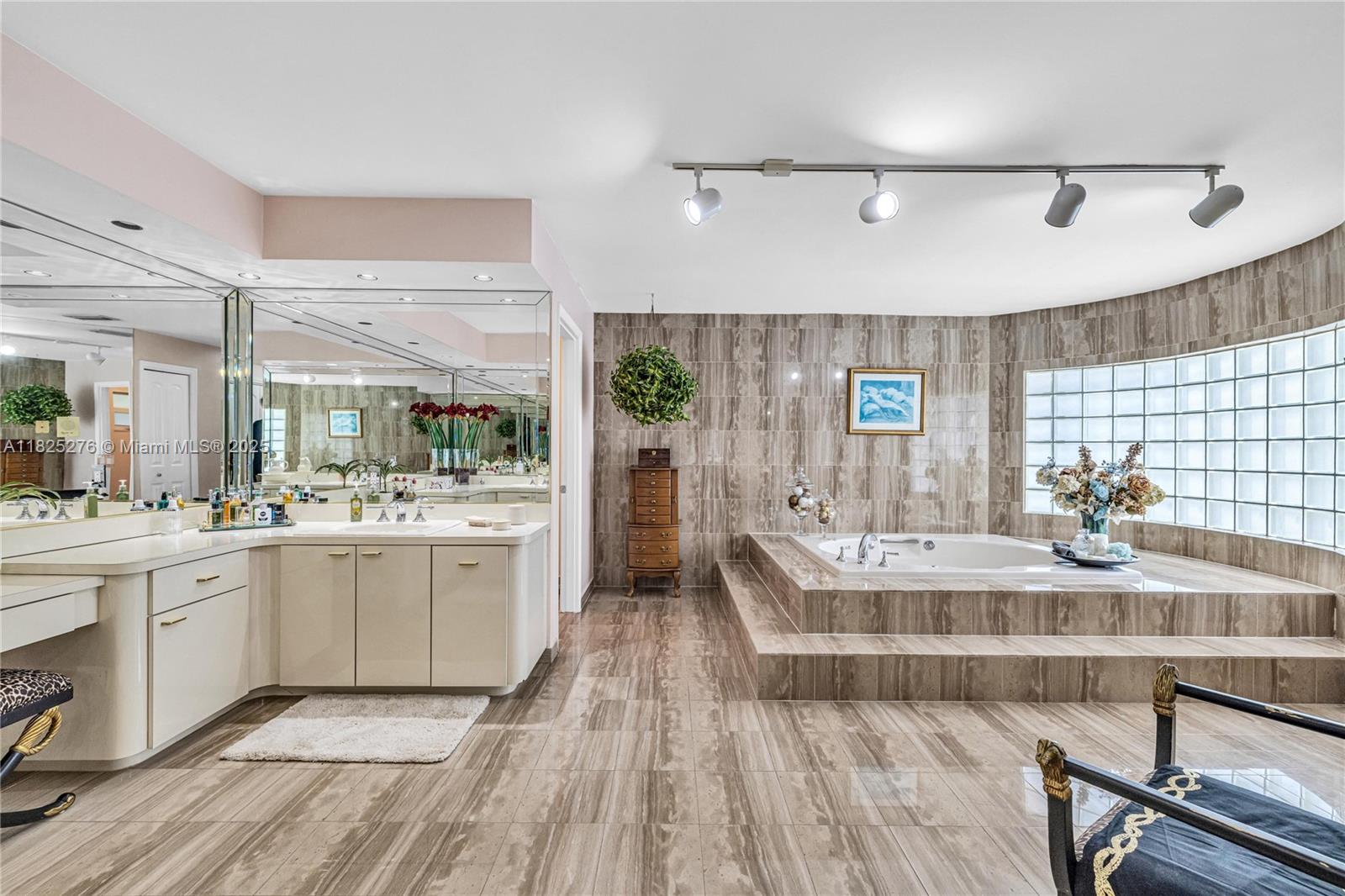 COURTS OF GALLOWAY GLEN - Residential