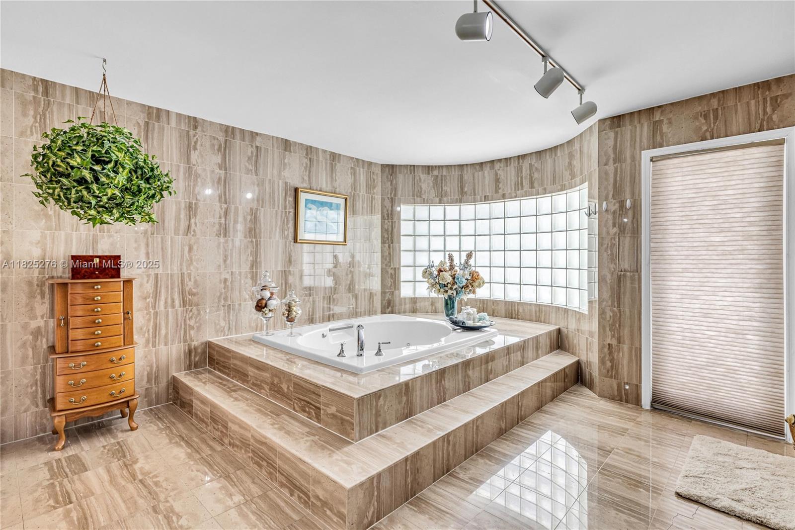 COURTS OF GALLOWAY GLEN - Residential