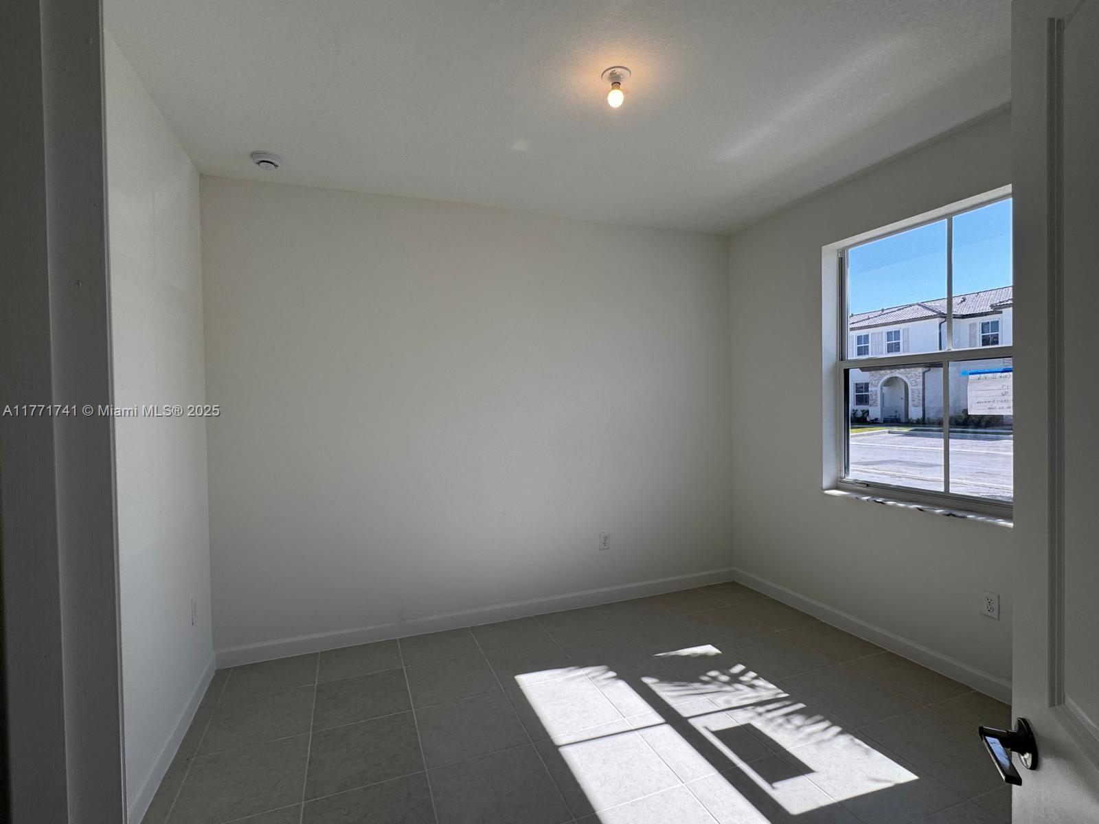 ALTAMIRA - Residential Lease