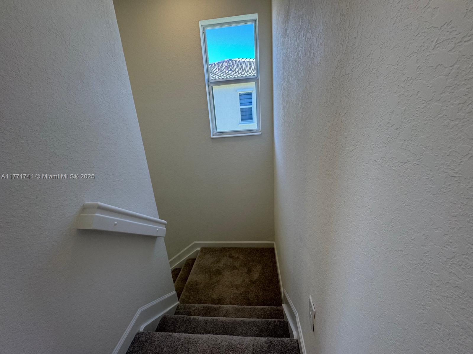 ALTAMIRA - Residential Lease