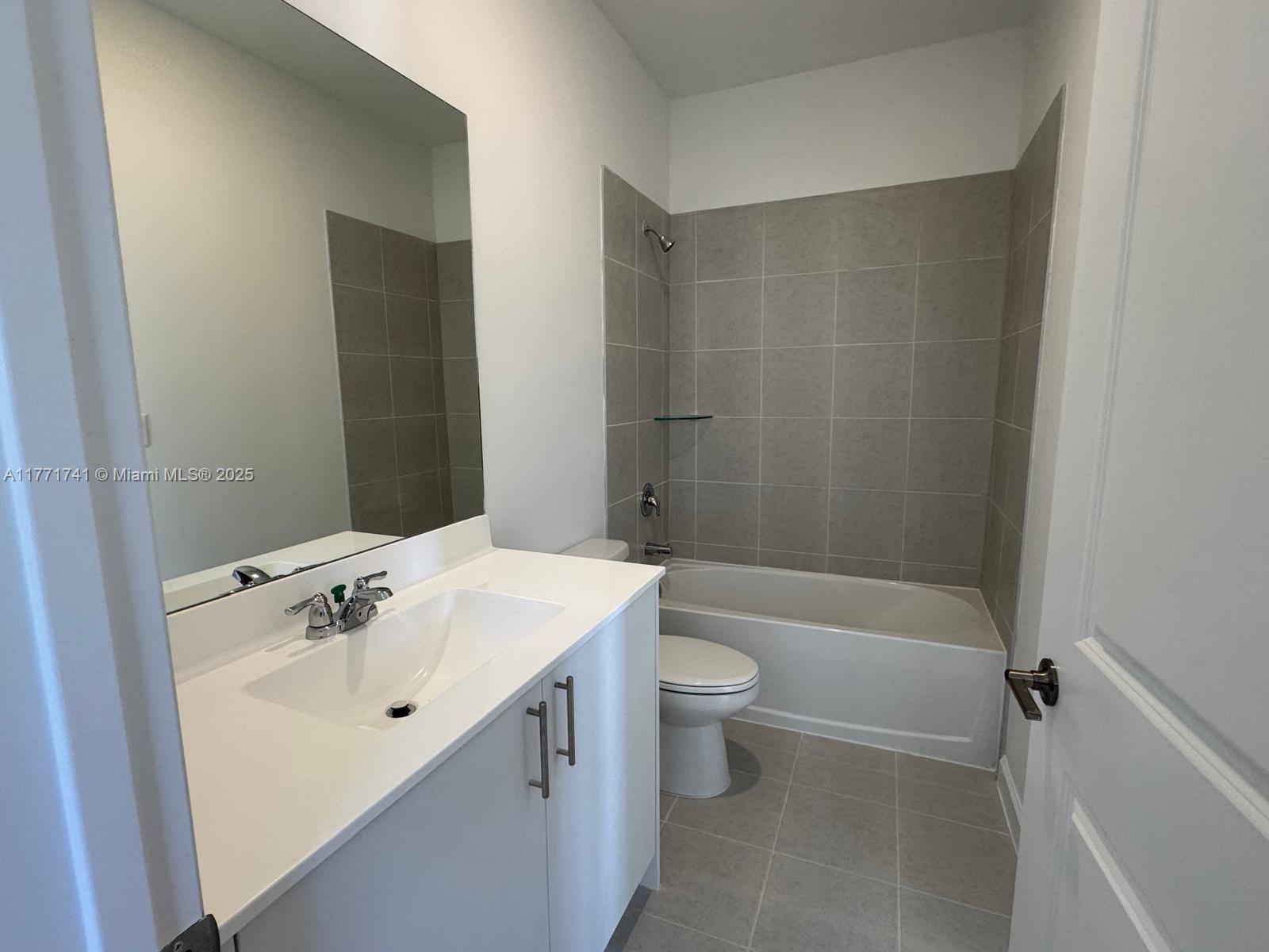 ALTAMIRA - Residential Lease