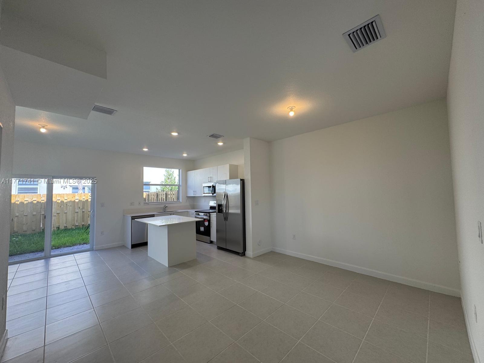 ALTAMIRA - Residential Lease