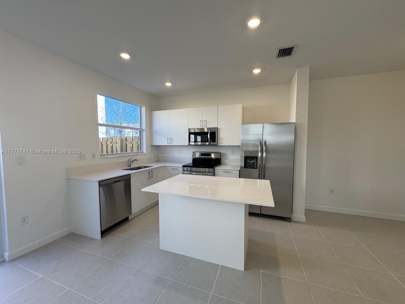 ALTAMIRA - Residential Lease