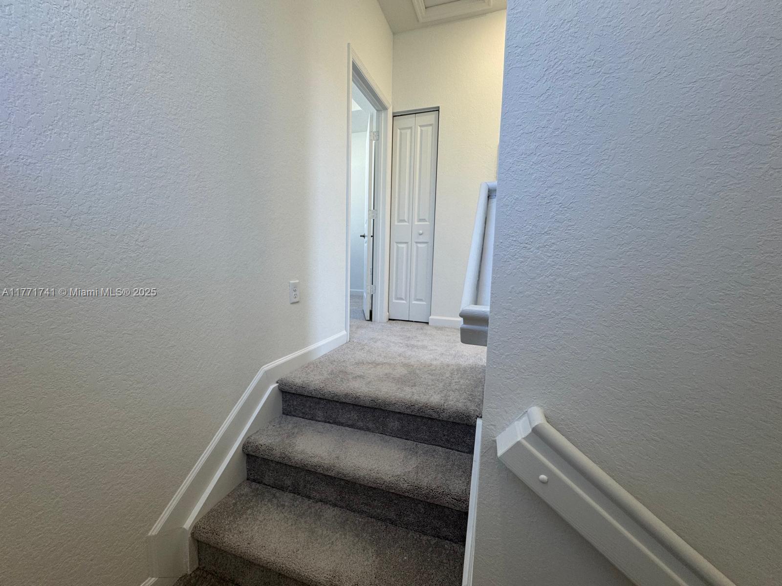 ALTAMIRA - Residential Lease