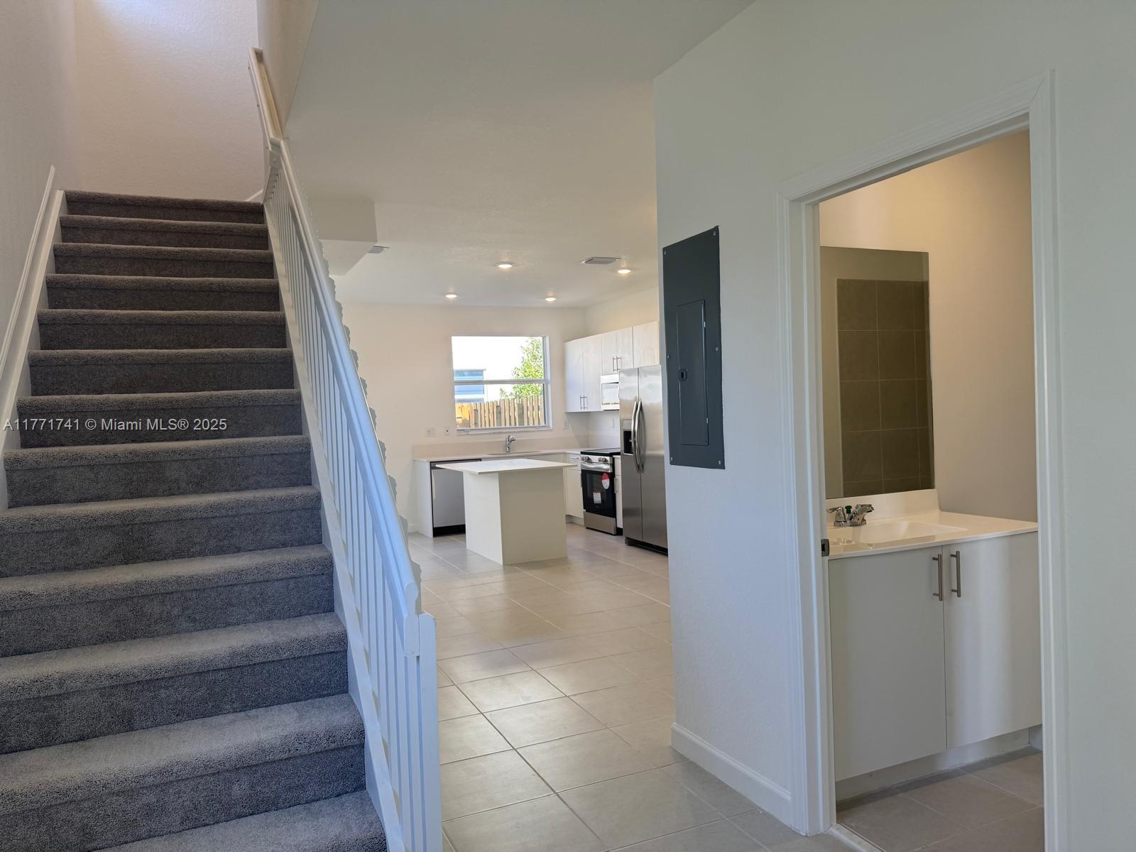 ALTAMIRA - Residential Lease