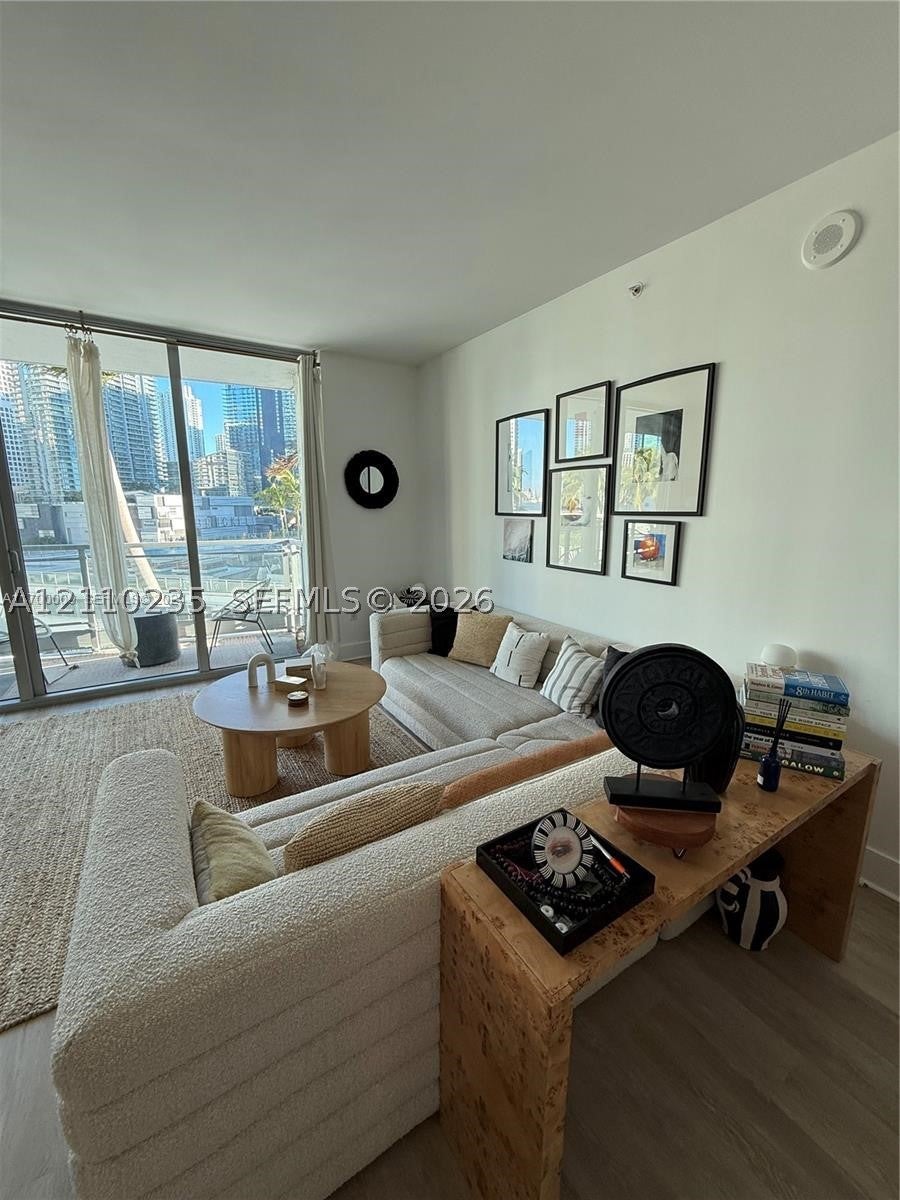 90 SW 3rd St 1114