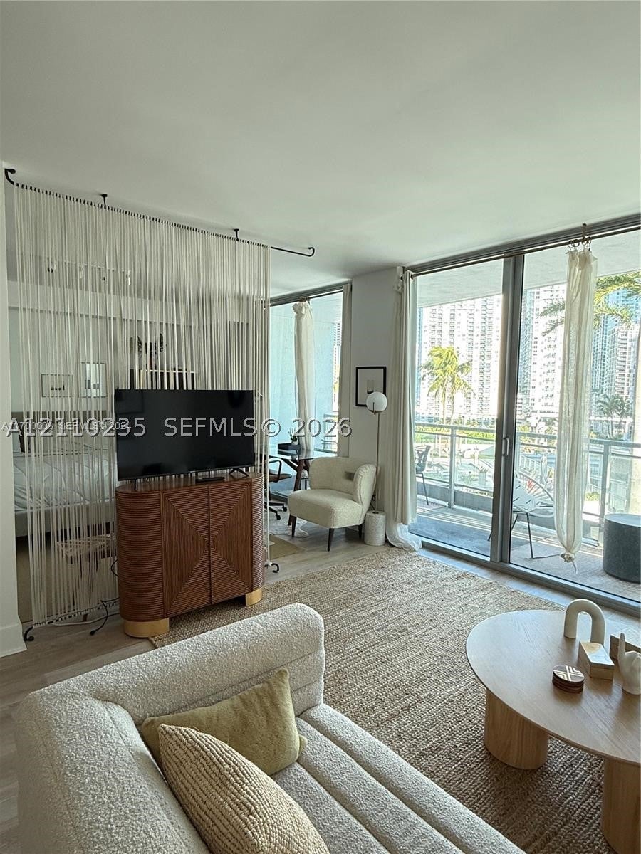 90 SW 3rd St 1114