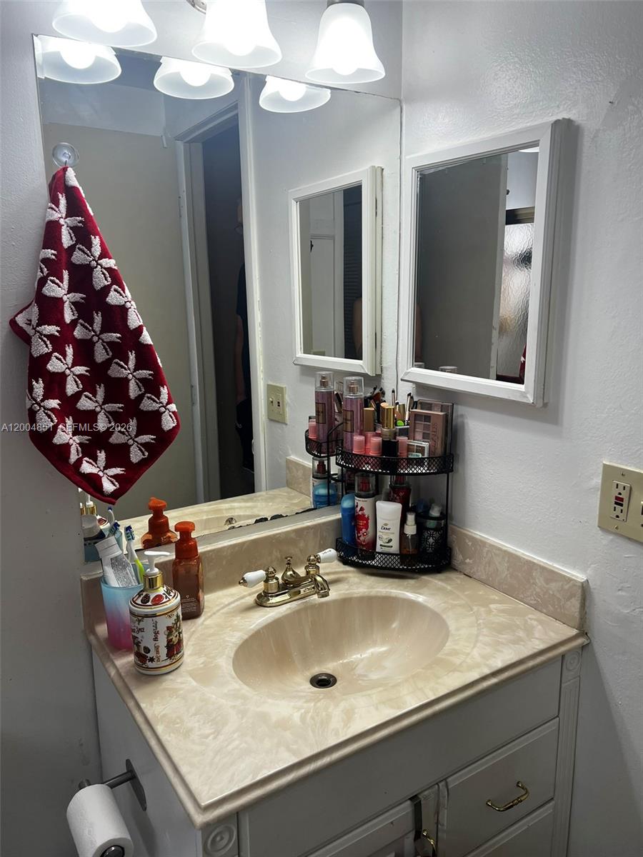 VILLAGE OF KINGS CREEK CO - Residential