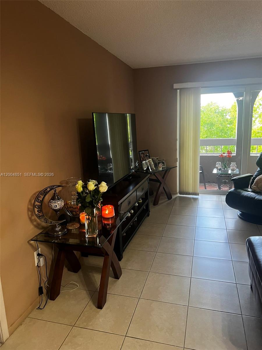 VILLAGE OF KINGS CREEK CO - Residential