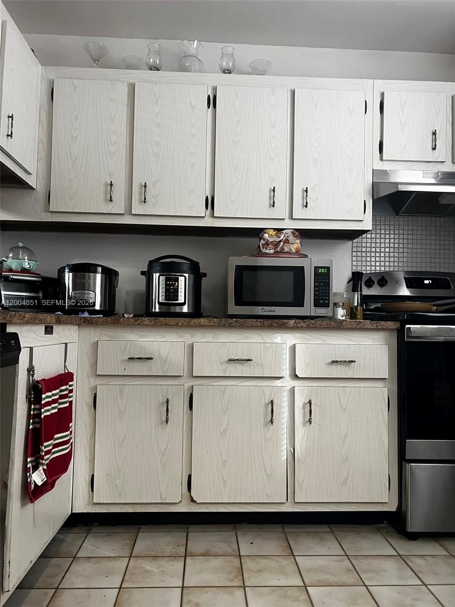 VILLAGE OF KINGS CREEK CO - Residential