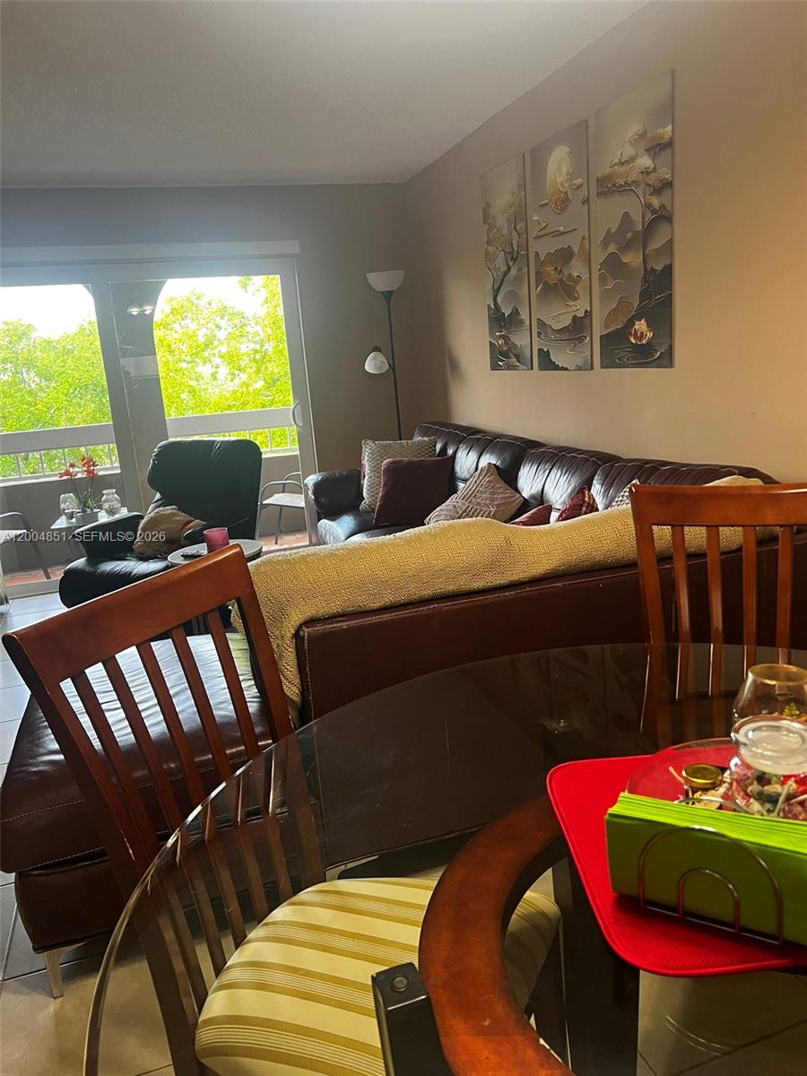 VILLAGE OF KINGS CREEK CO - Residential