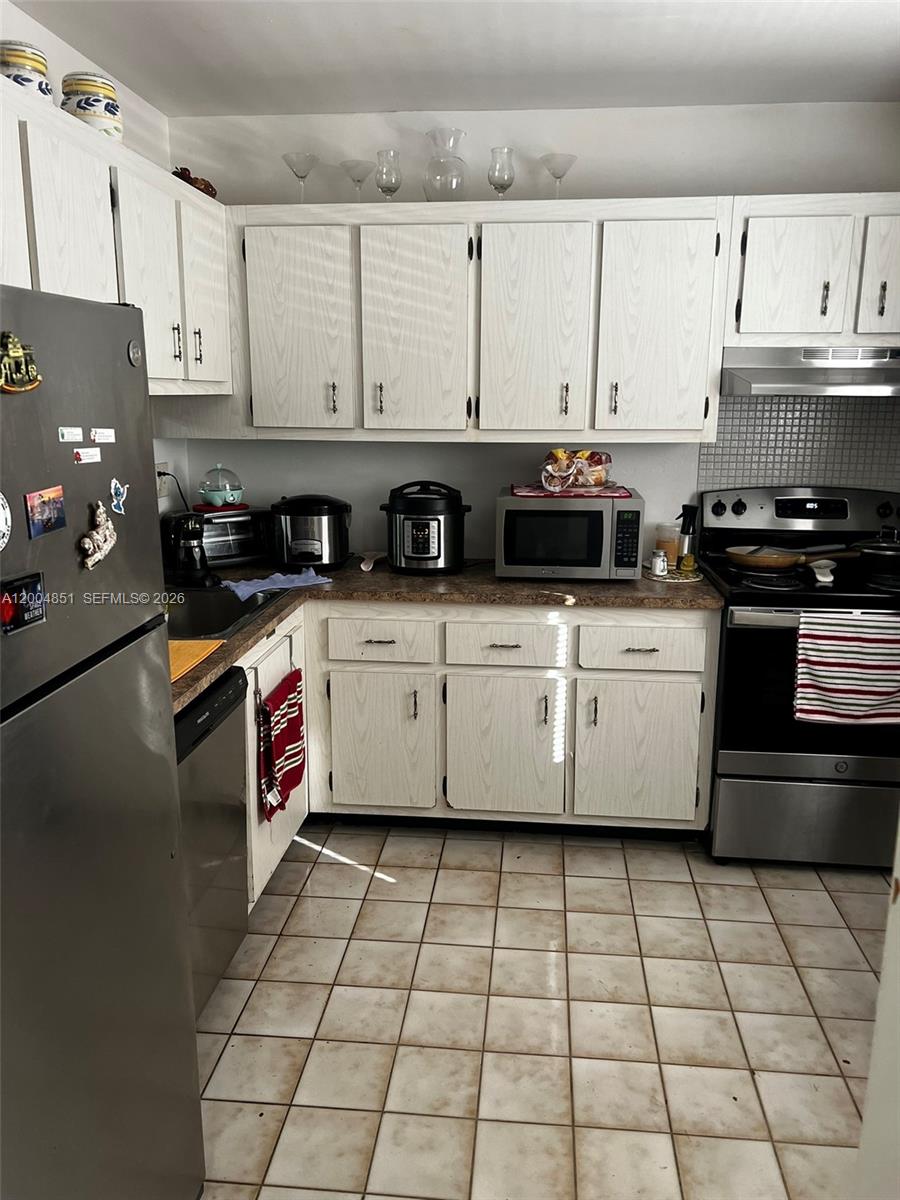 VILLAGE OF KINGS CREEK CO - Residential