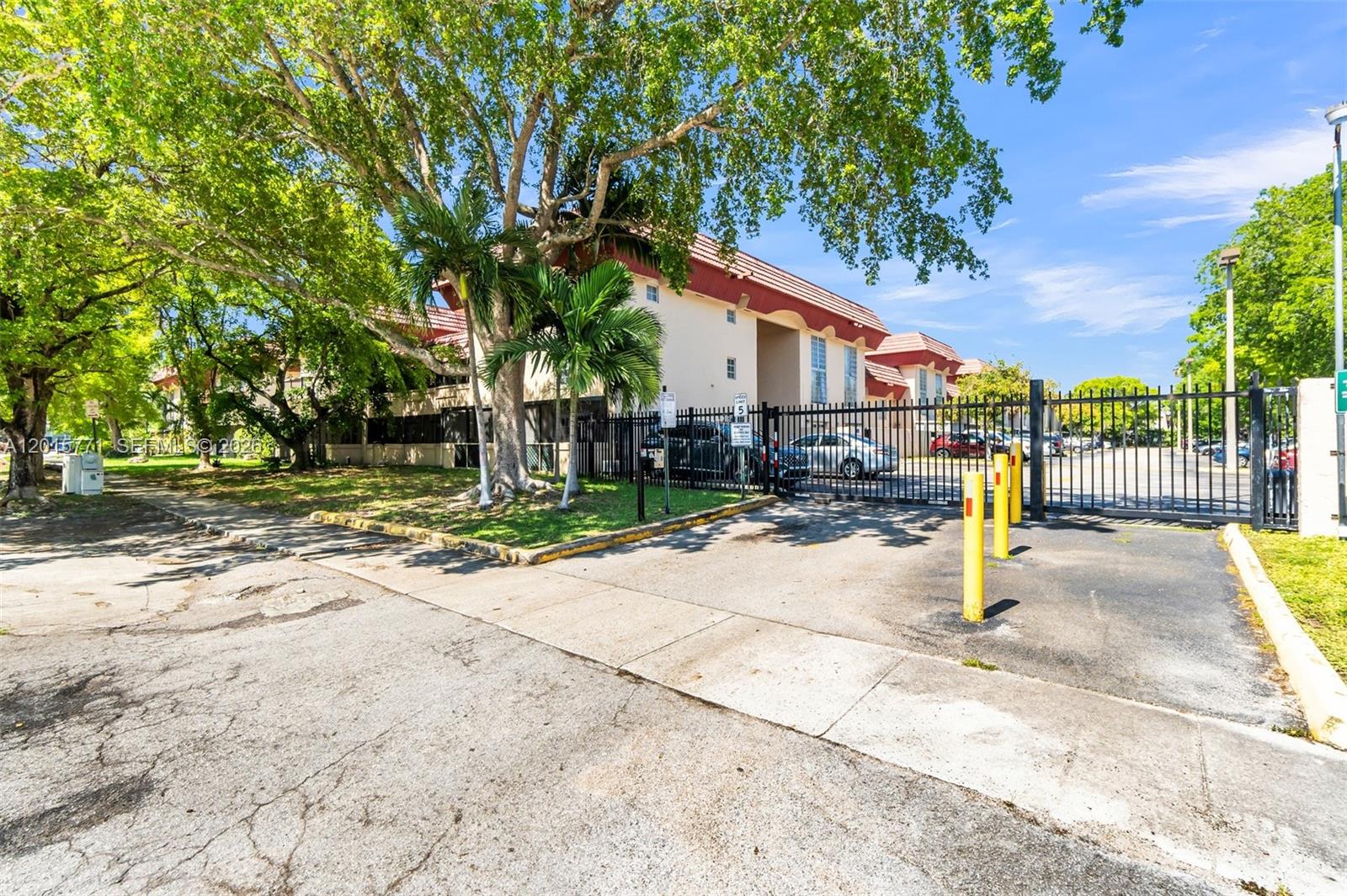 CASTLE APTS CONDO - Residential