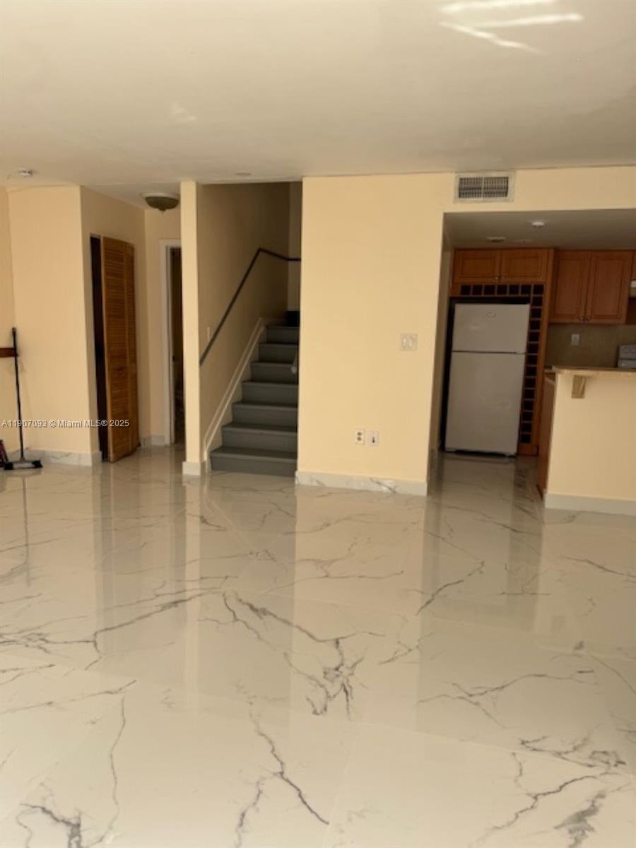 GABLES POINT CONDO I - Residential Lease