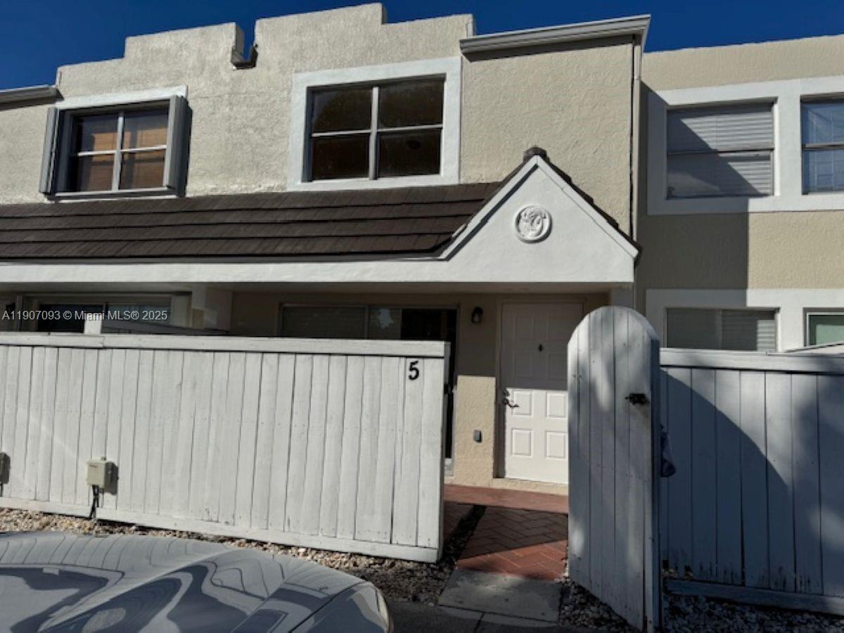 GABLES POINT CONDO I - Residential Lease