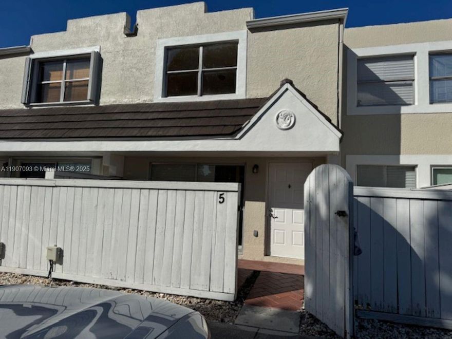 Very beautiful townhouse in a nice area of South Miami.
Two bedrooms with two and a half bathrooms spread over two floors. 
The property has a small front patio that adds to the home’s privacy.
Well-located property, right in a central area close to shopping centers, excellent schools, restaurants, with easy access to major express ways.
The community has good service facilities with pool, tennis court, basketball court.
The community is renovating the entire fence, and in a few days, the owner will install impact windows and doors to improve safety and hurricane protection.
Property on Supra.