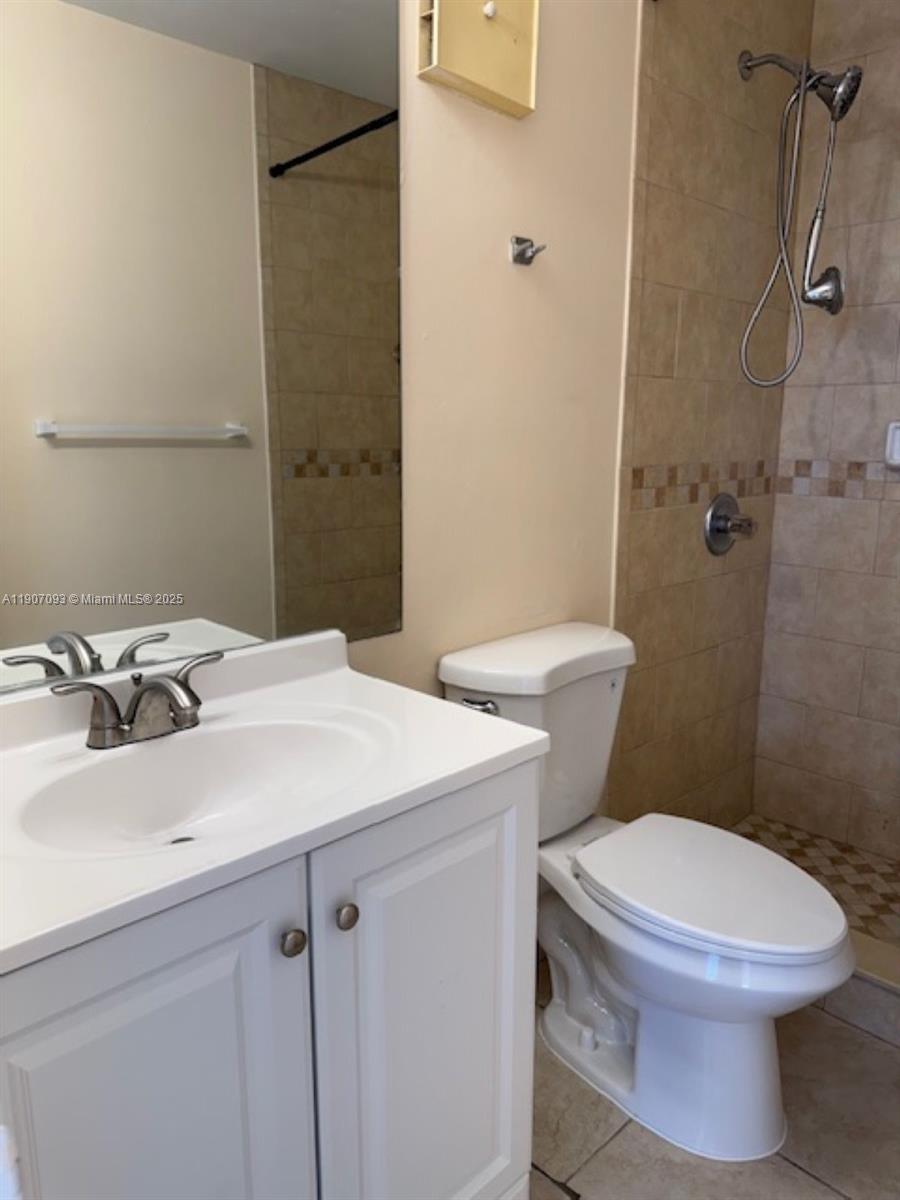 GABLES POINT CONDO I - Residential Lease