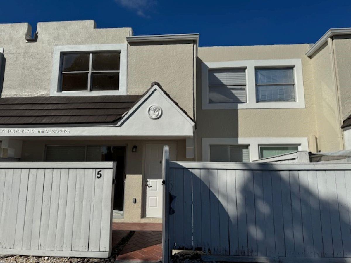 GABLES POINT CONDO I - Residential Lease