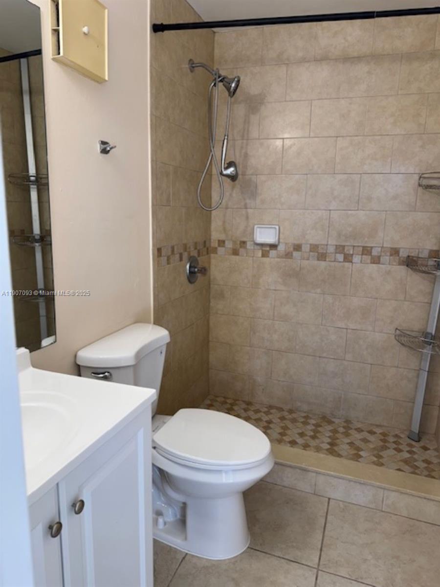 GABLES POINT CONDO I - Residential Lease