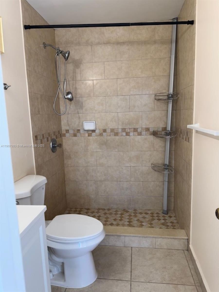 GABLES POINT CONDO I - Residential Lease