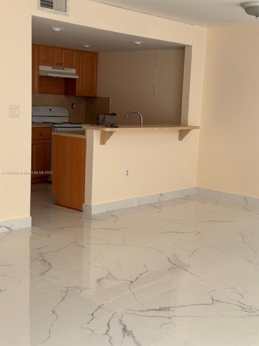 GABLES POINT CONDO I - Residential Lease