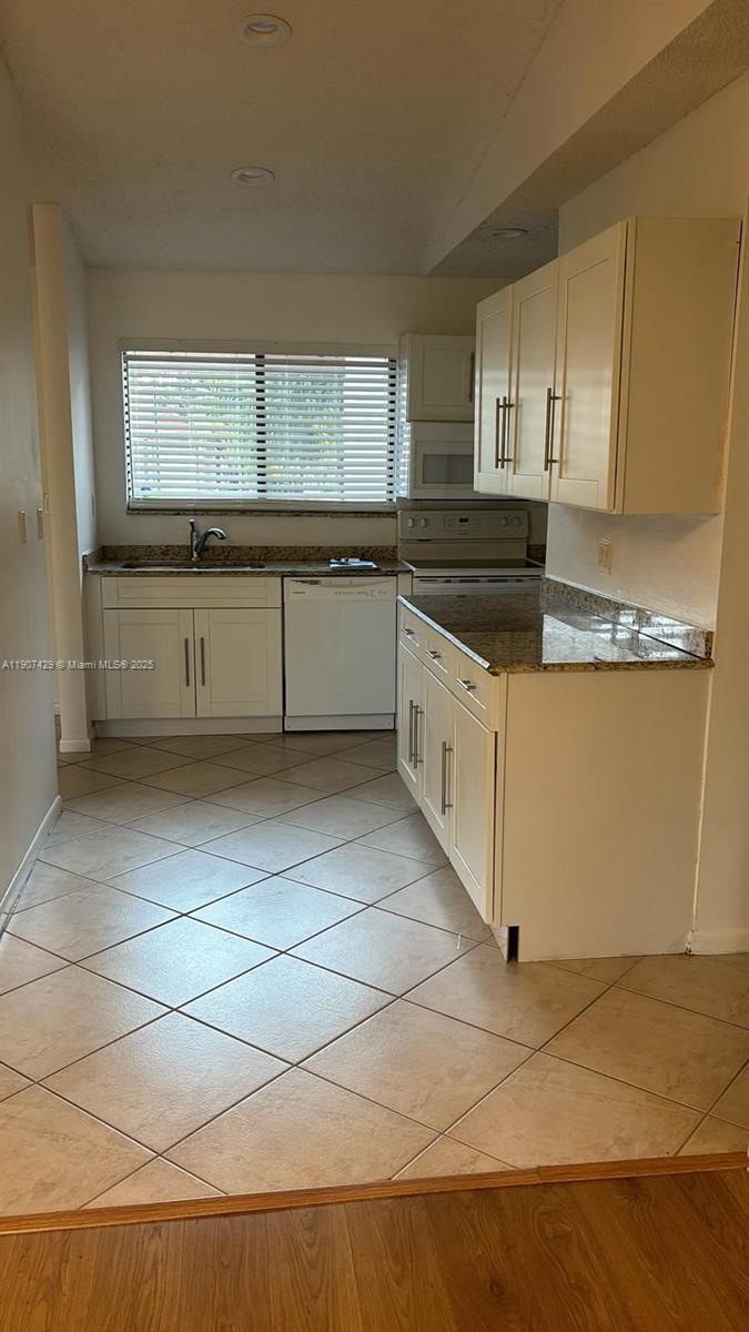 BOYNTON LAKES 1 - Residential Lease