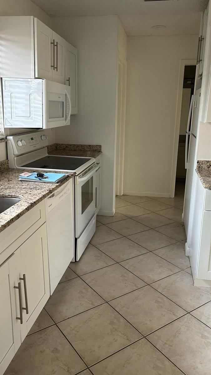 BOYNTON LAKES 1 - Residential Lease