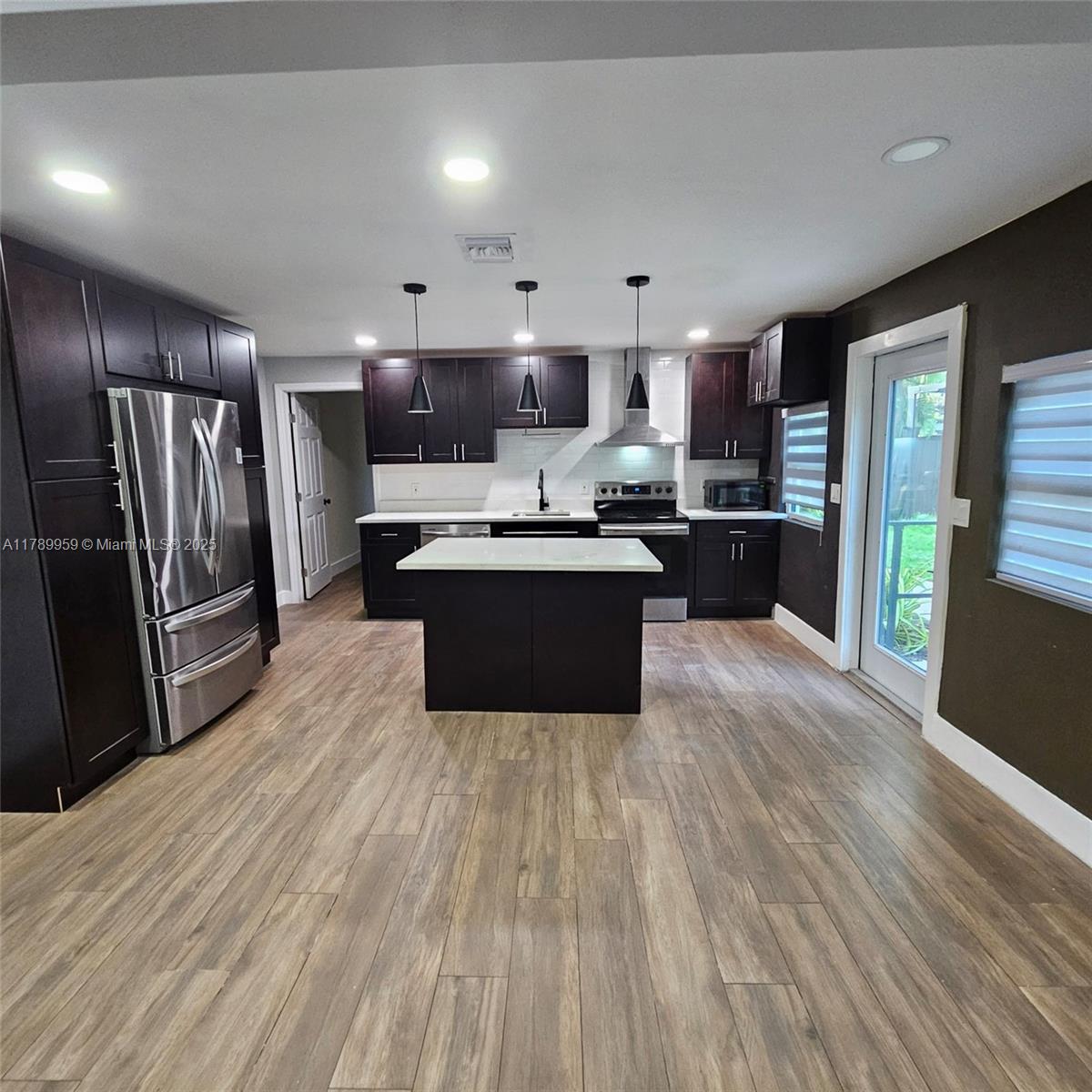 1425 SW 33rd Ct