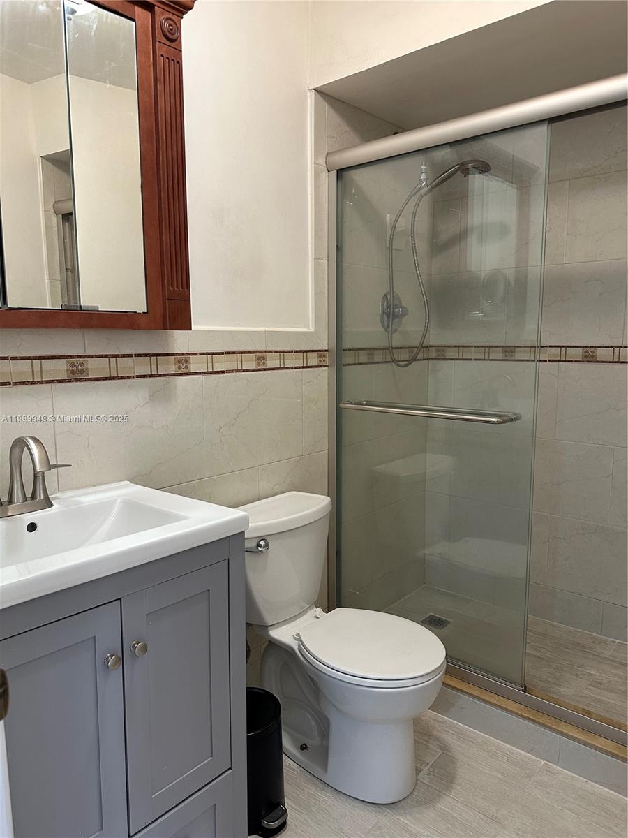 REPLAT OF MILLER DREAMS S - Residential Lease