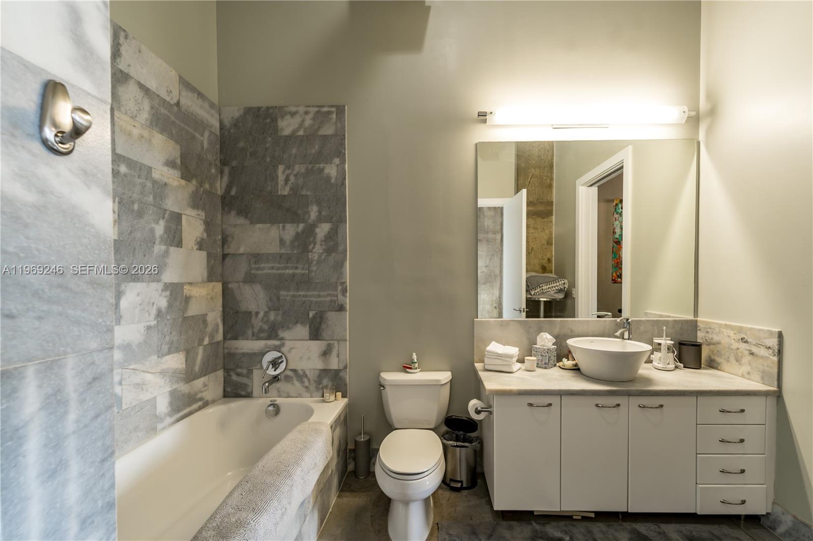 AVENUE LOFTS CONDO FOUR - Residential Lease