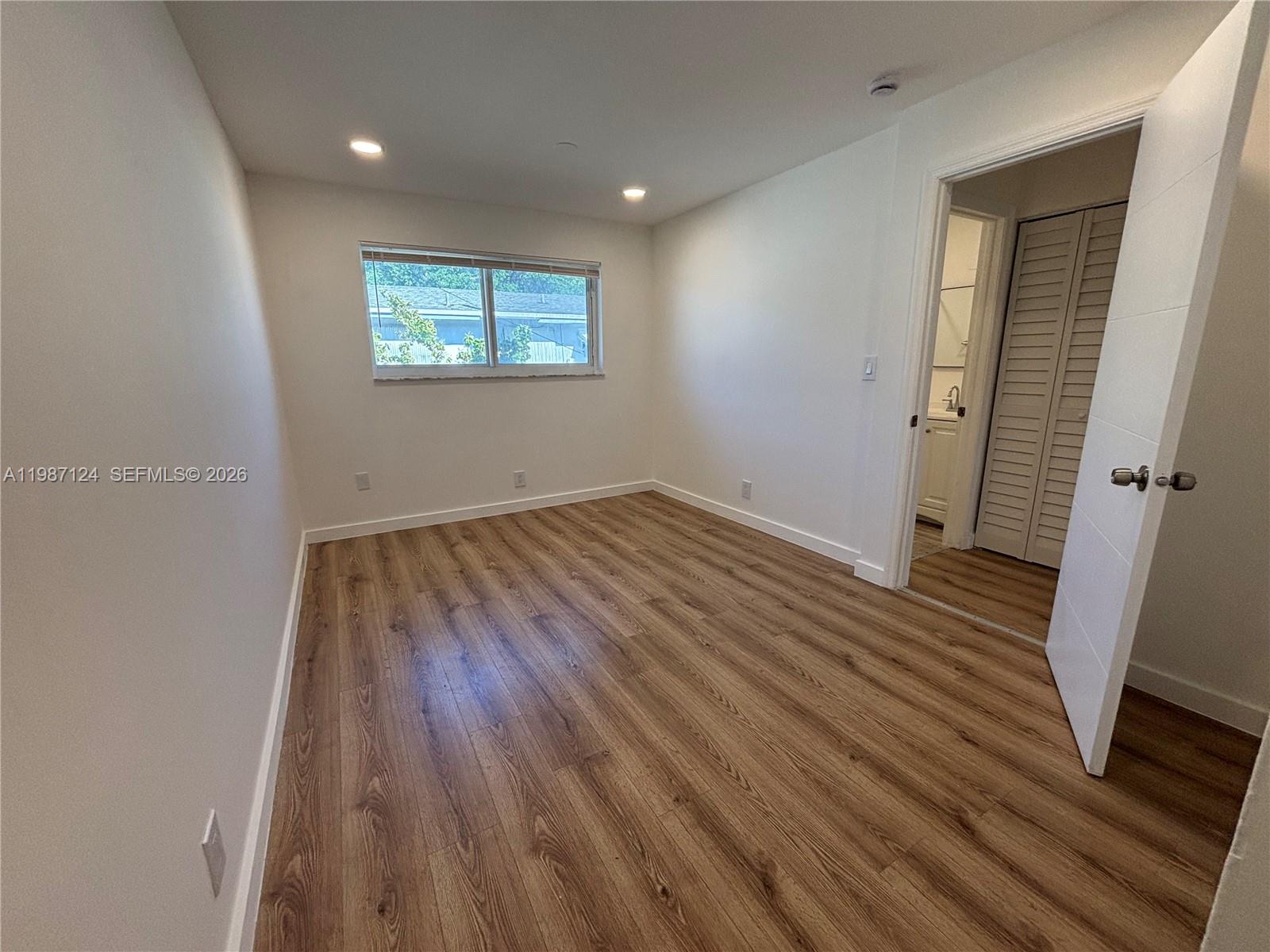 HOLLYWOOD LITTLE RANCHES - Residential Lease