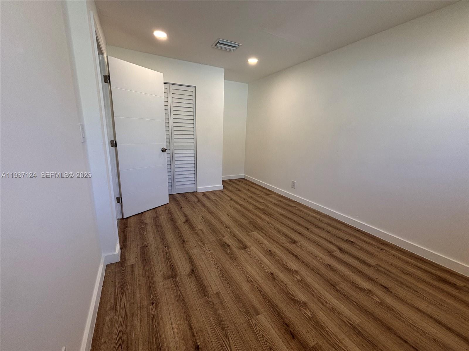 HOLLYWOOD LITTLE RANCHES - Residential Lease