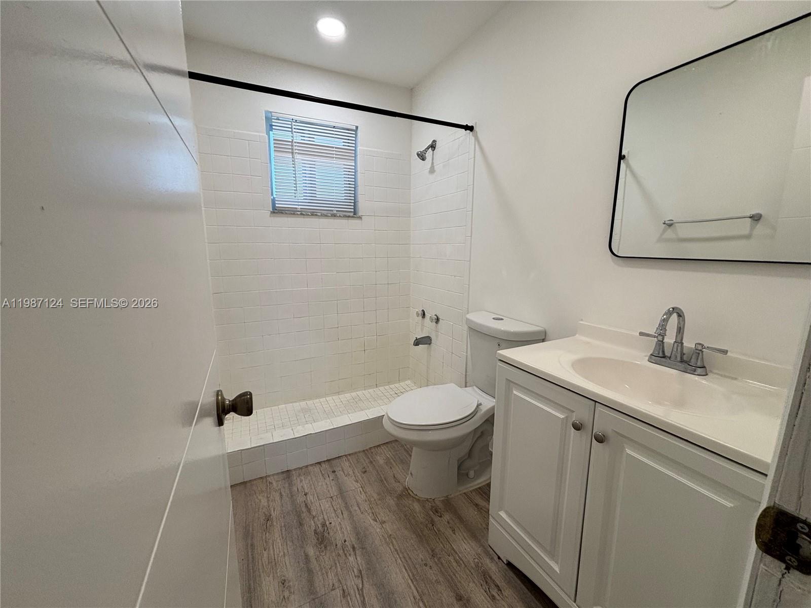 HOLLYWOOD LITTLE RANCHES - Residential Lease