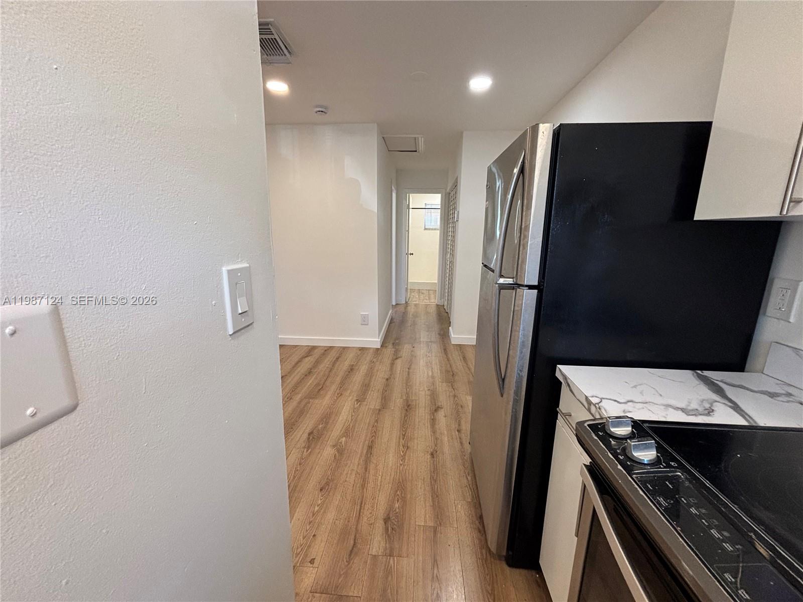 HOLLYWOOD LITTLE RANCHES - Residential Lease