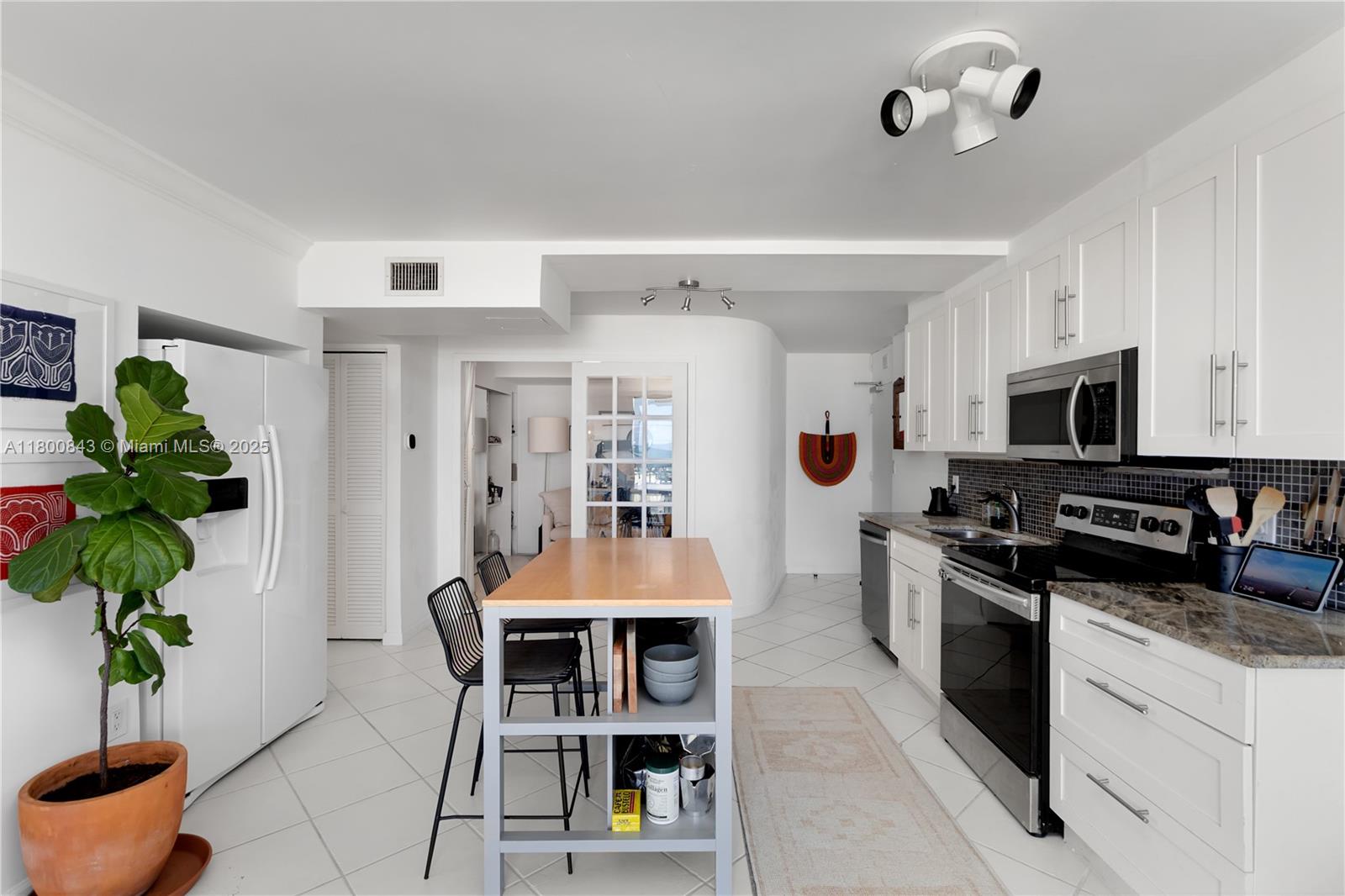 THE PRESIDENTIAL CONDO - Residential