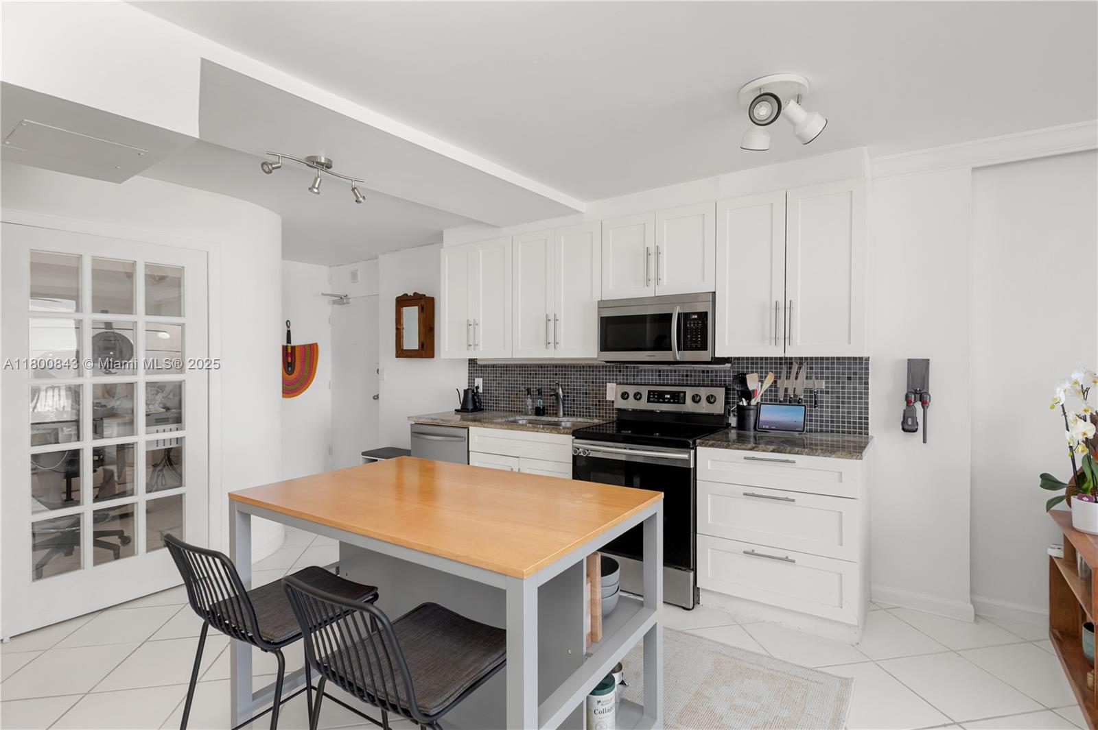 THE PRESIDENTIAL CONDO - Residential